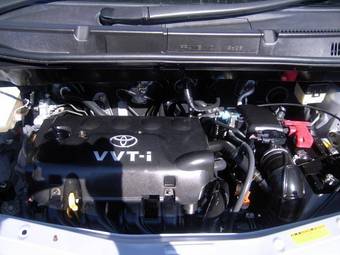 2005 Toyota Porte Photos