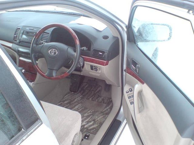 2004 Toyota Premio