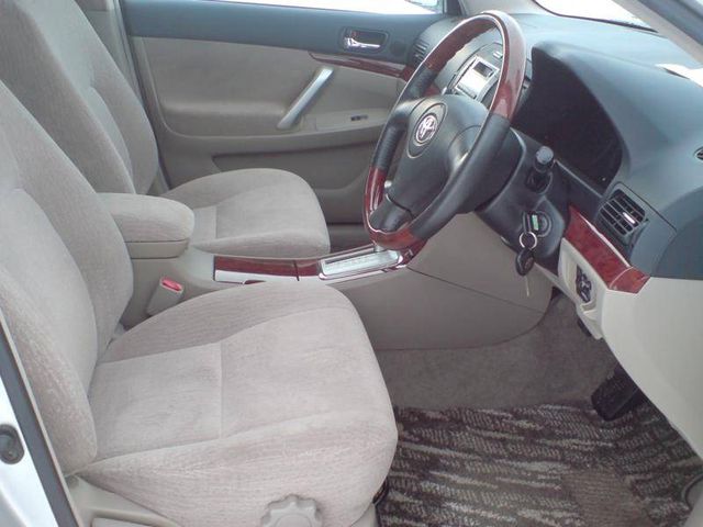2004 Toyota Premio