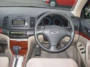 2004 Toyota Premio Pictures