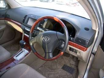 2004 Toyota Premio Images