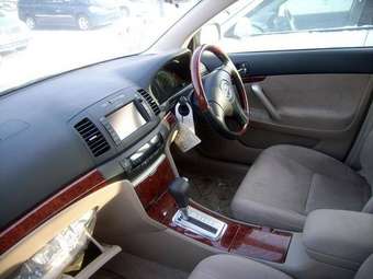 2004 Toyota Premio Pictures
