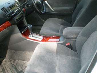 2004 Toyota Premio Photos