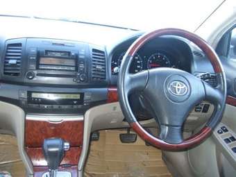 2004 Toyota Premio Images