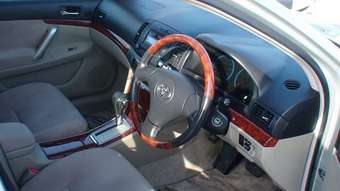 2004 Toyota Premio Pictures
