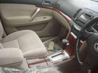 2004 Toyota Premio Pictures
