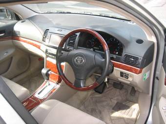 2004 Toyota Premio Pictures