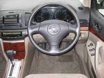 2004 Toyota Premio Photos