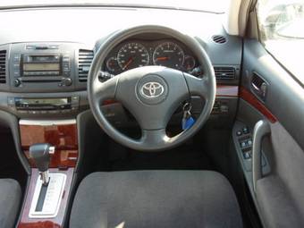 2004 Toyota Premio Photos