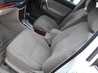 2004 Toyota Premio Pics