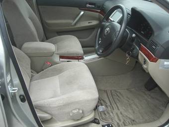 2004 Toyota Premio Pics