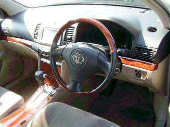 2004 Toyota Premio Pictures