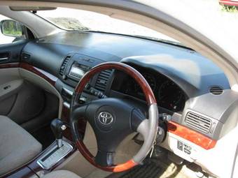 2004 Toyota Premio Photos