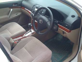 2004 Toyota Premio Pictures