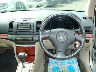 2004 Toyota Premio Pictures