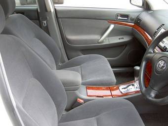2005 Toyota Premio Pictures
