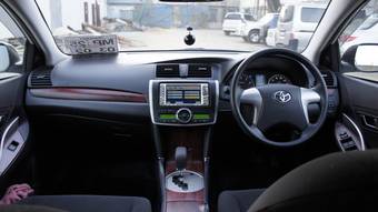 2010 Toyota Premio Pictures