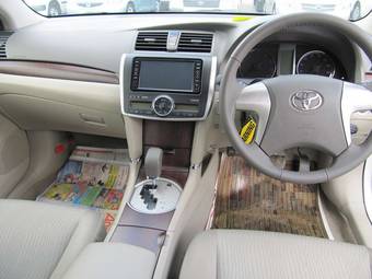 2010 Toyota Premio Images