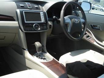 2011 Toyota Premio Images