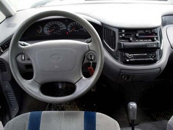 1990 Toyota Previa Photos