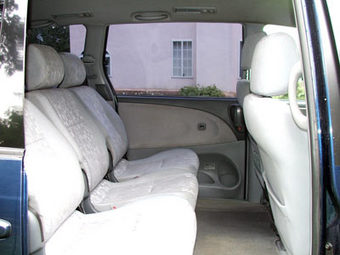 2000 Toyota Previa Images