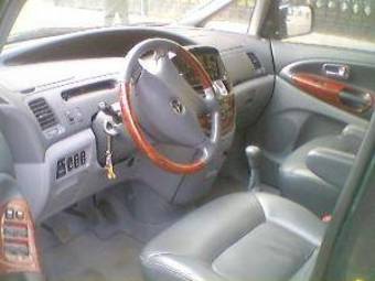 2003 Toyota Previa Pictures