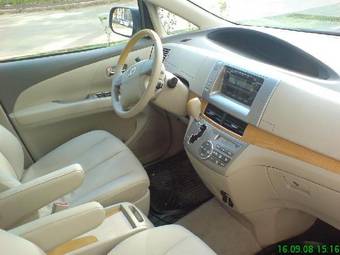 2008 Toyota Previa Photos