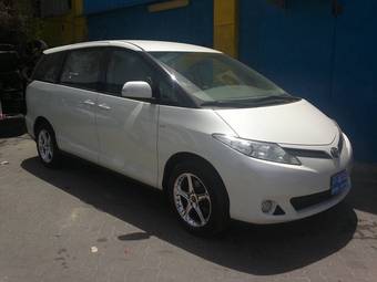 2010 Toyota Previa Photos