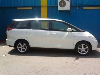 2010 Toyota Previa Photos