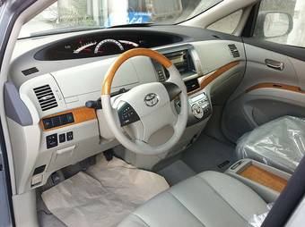 2011 Toyota Previa Photos