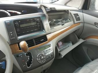 2011 Toyota Previa Pictures