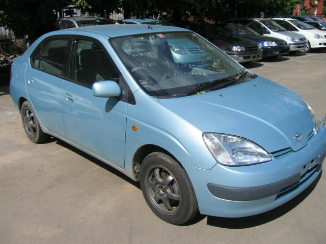 1999 Toyota Prius Photos