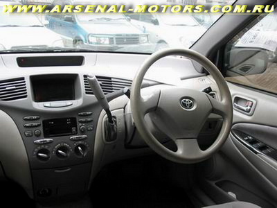 2000 Toyota Prius Pictures