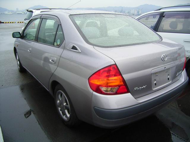 2000 Toyota Prius Pictures