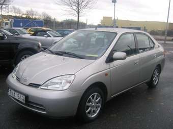 2002 Toyota Prius Pictures