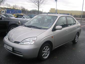 2002 Toyota Prius Pics