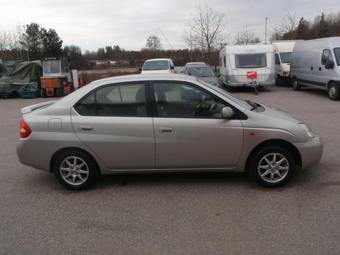 2002 Toyota Prius Photos