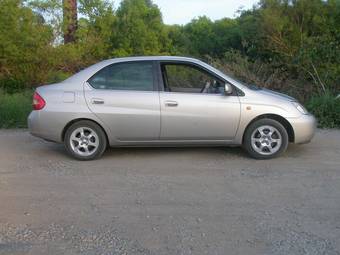 2002 Toyota Prius Pictures