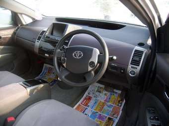 2003 Toyota Prius Photos