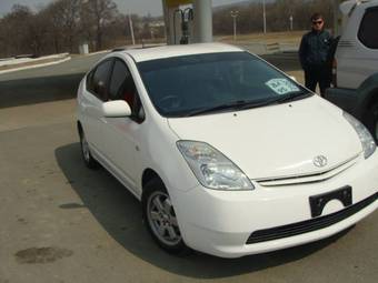 2003 Toyota Prius Photos