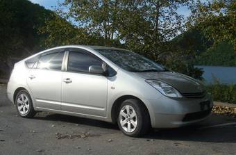 2003 Toyota Prius Pictures