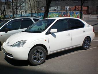 2003 Toyota Prius Pictures