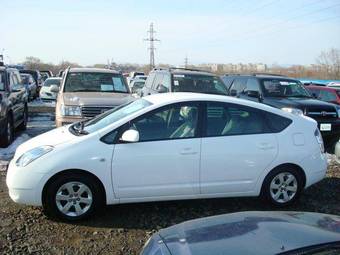 2003 Toyota Prius Photos