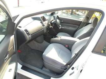 2004 Toyota Prius Pics