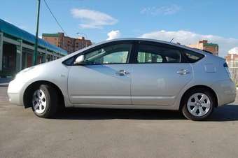 2004 Toyota Prius Images