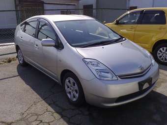 2004 Toyota Prius Photos