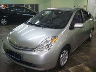 2004 Toyota Prius Images