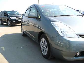 2004 Toyota Prius Pictures