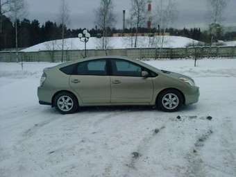 2004 Toyota Prius Wallpapers