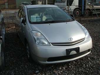 2004 Toyota Prius Pictures